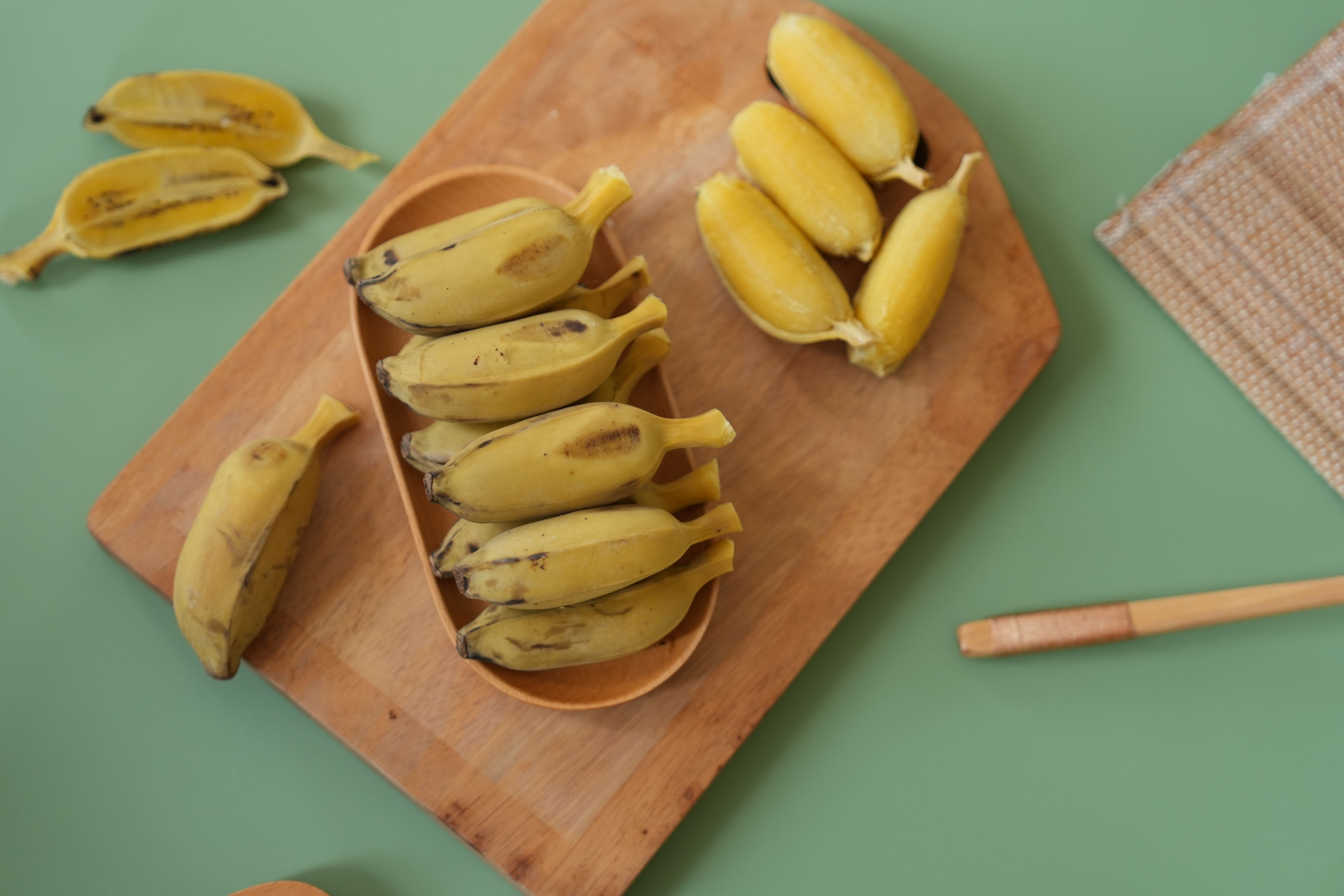 Unpeeled banana
