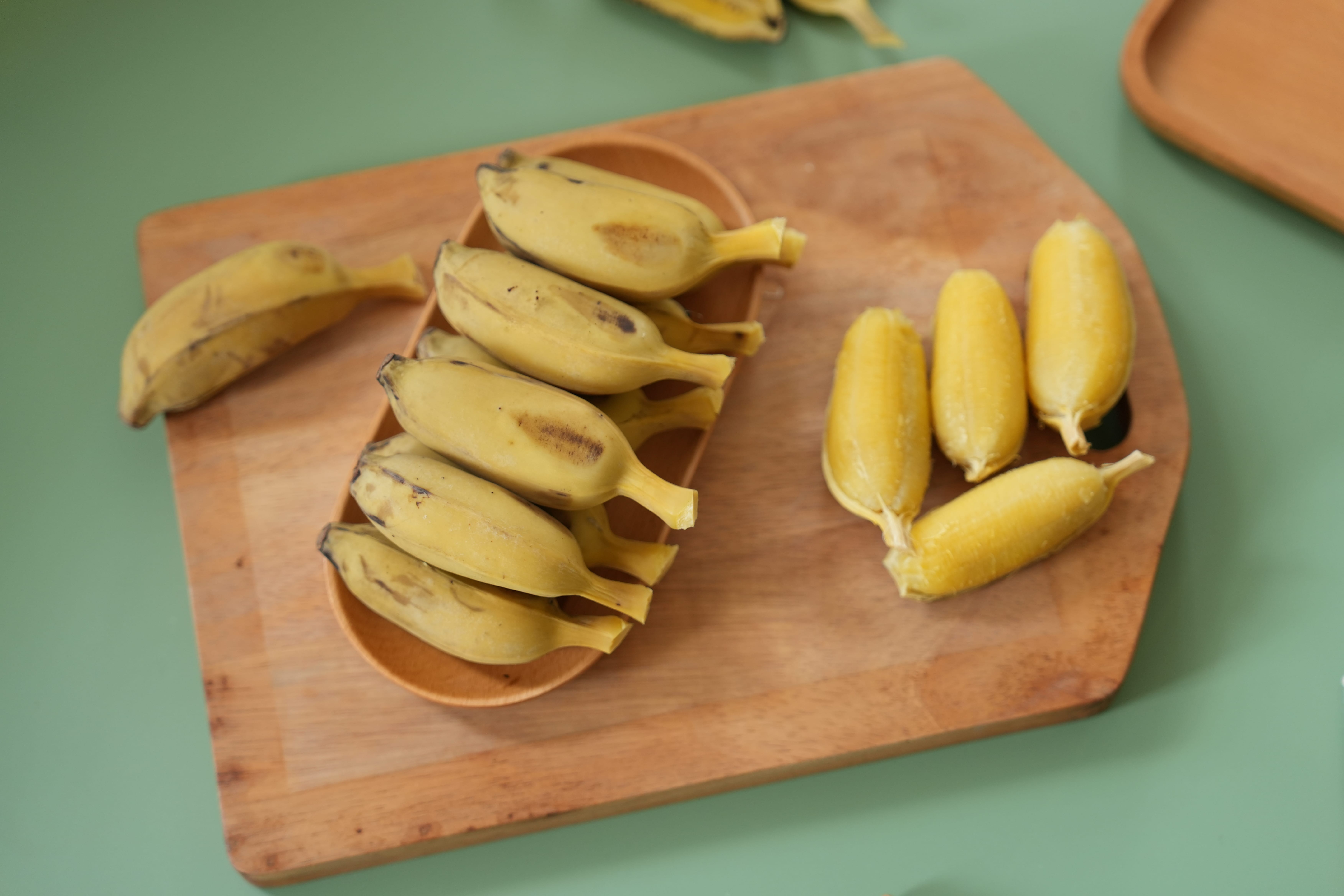 Unpeeled banana